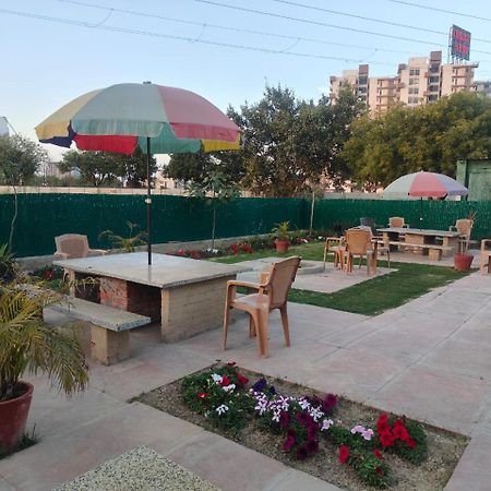 Villa In Vrindavan, Hare Krishna M Exteriér fotografie