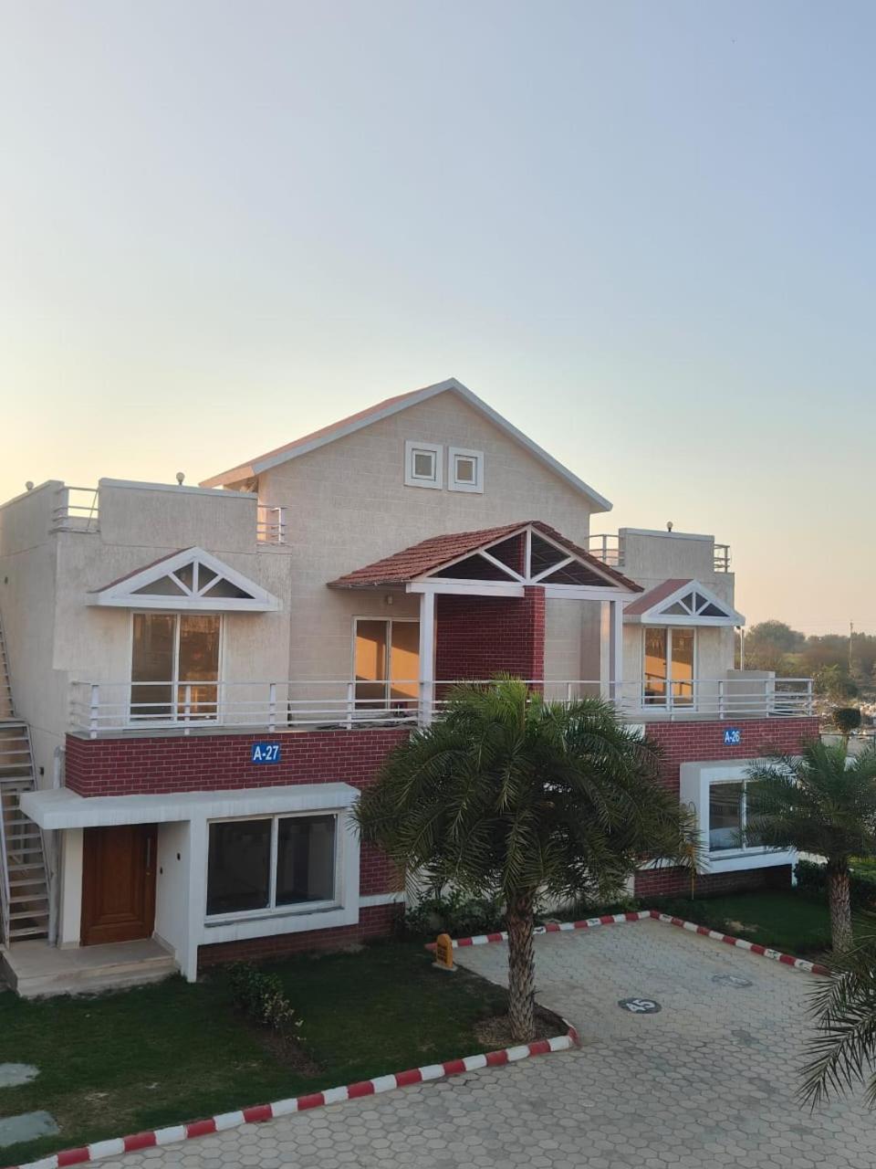 Villa In Vrindavan, Hare Krishna M Exteriér fotografie
