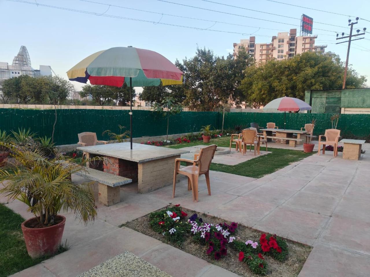 Villa In Vrindavan, Hare Krishna M Exteriér fotografie